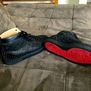 Size 11 incredible shape louboutin with spikes red bottoms